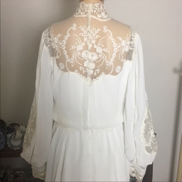 Vintage lace wedding gown with long  sheer veil S - Picture 2 of 6